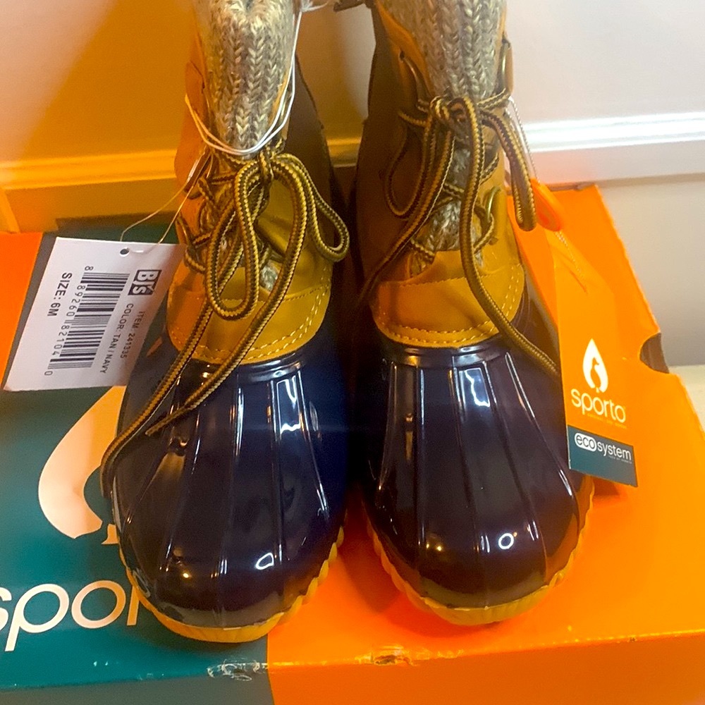 Women’s waterproof comfortable fit speedo duck boots NWT